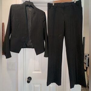 Women’s Theory blazer- cutaway front hem, lined. Pants sold separately. Thanks!